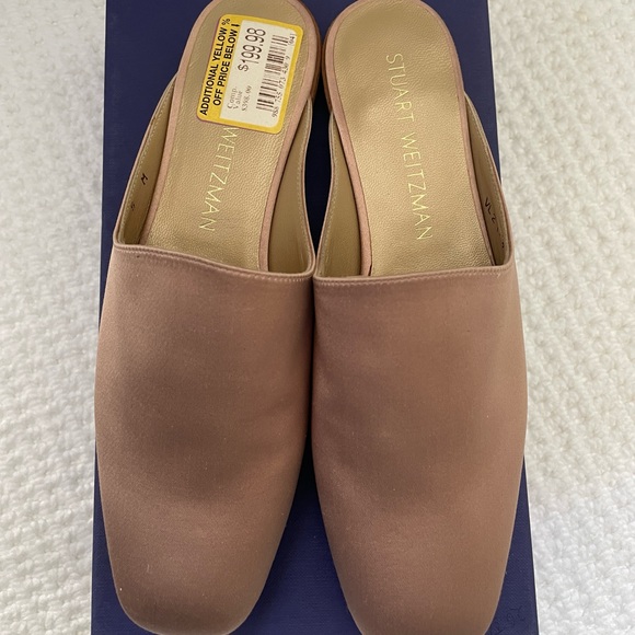 New Stuart Weitzman Mulearky Satin Slip-On
Flat Mule
Size: 5 Stuart Weitzman - Picture 4 of 8
